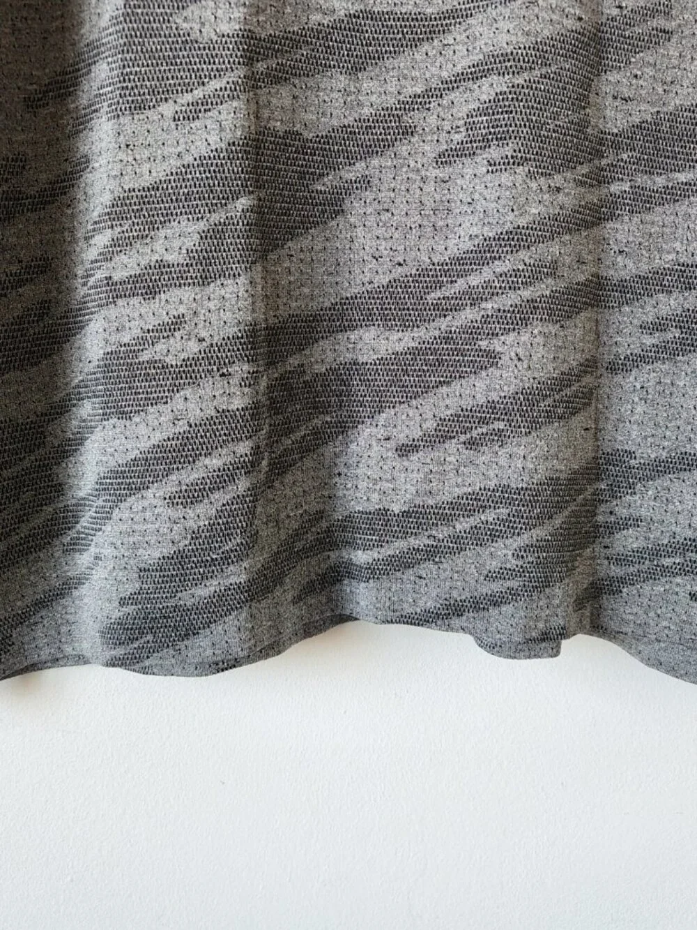 NWT LULULEMON SABA/VPOR Grey Metal Vent Breathe LS Top Shirt Men's Large - Picture 4 of 8